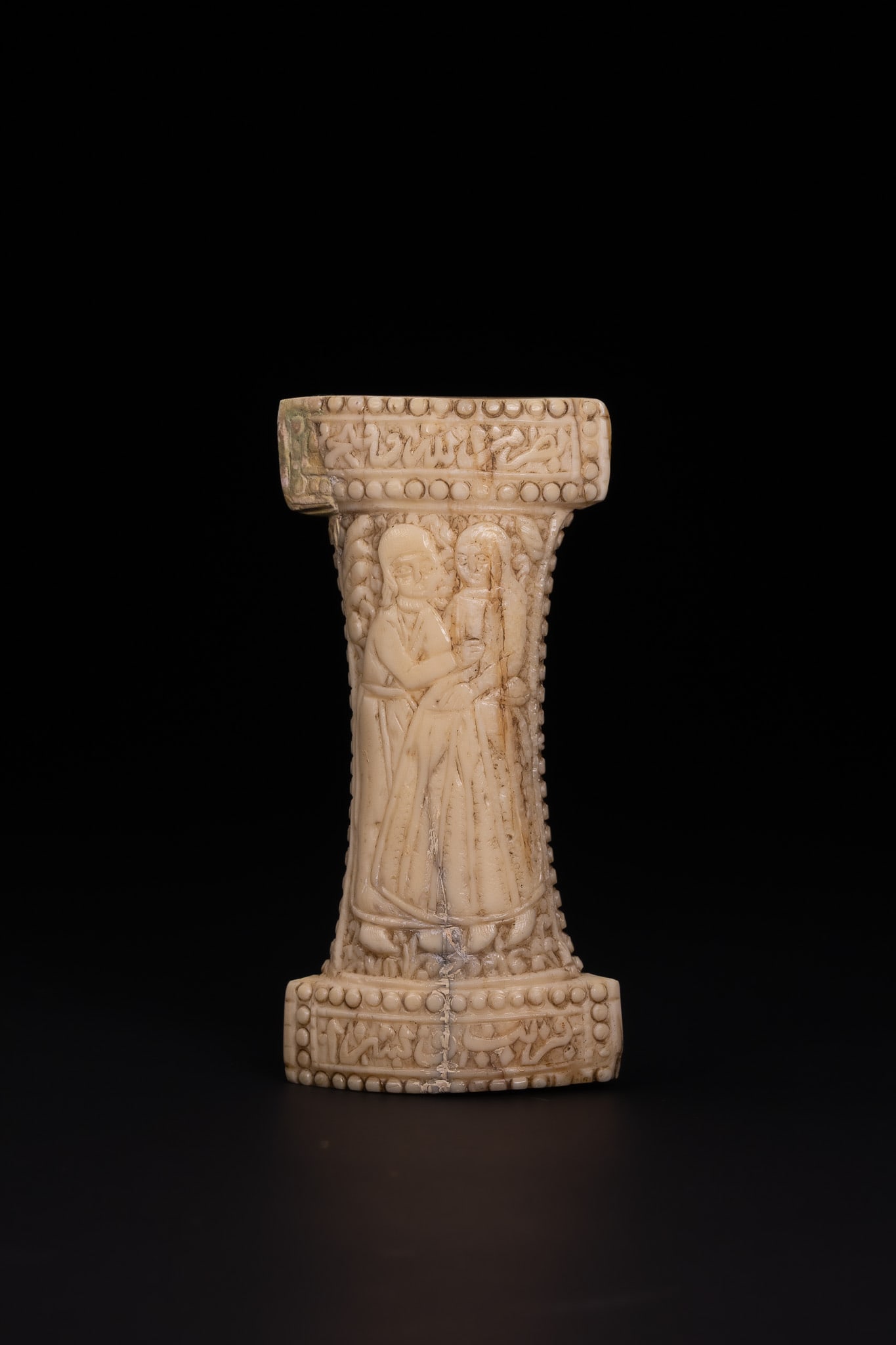 A QAJAR MARINE BONE DAGGER HILT, PERSIA, 19TH CENTURY. (1 of 2)