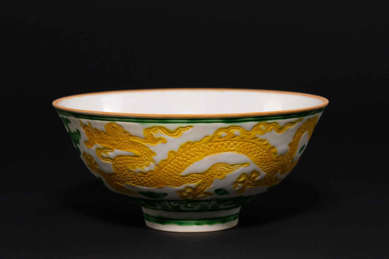 A CHINESE PORCELAIN DRAGON AND PHOENIX BOWL, CHENGHUA MARK. (1 of 4)
