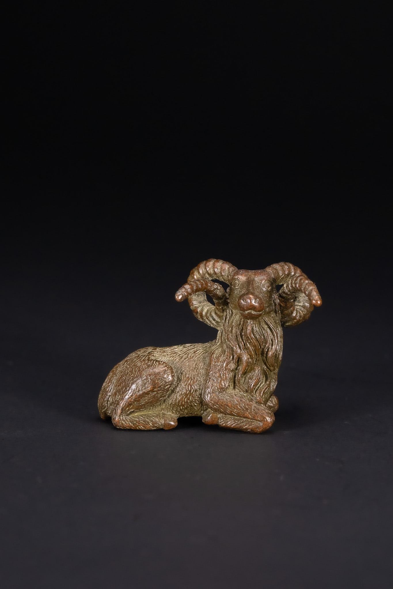 A CHINESE BRONZE FIGURE OF A RECUMBENT RAM. (1 of 3)