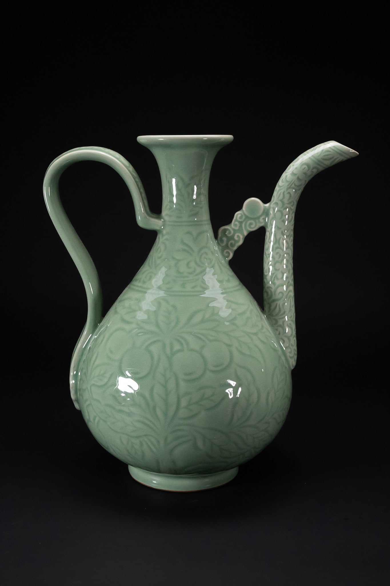 A CHINESE CARVED LONGQUAN CELADON PEAR-SHAPED EWER. (1 of 4)