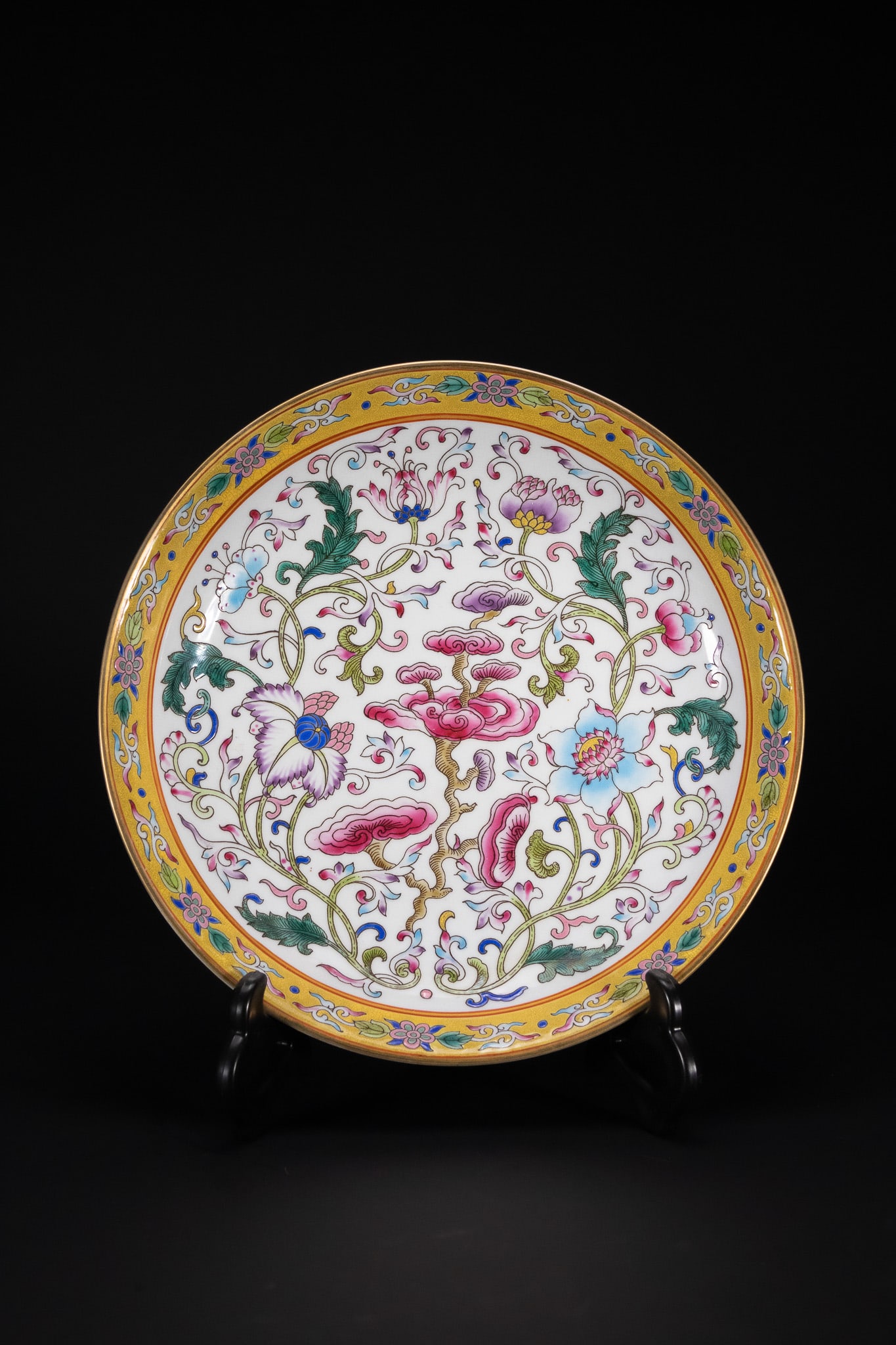 A CHINESE FAMILLE ROSE PORCELAIN DISH, YONGZHENG MARK. (1 of 2)