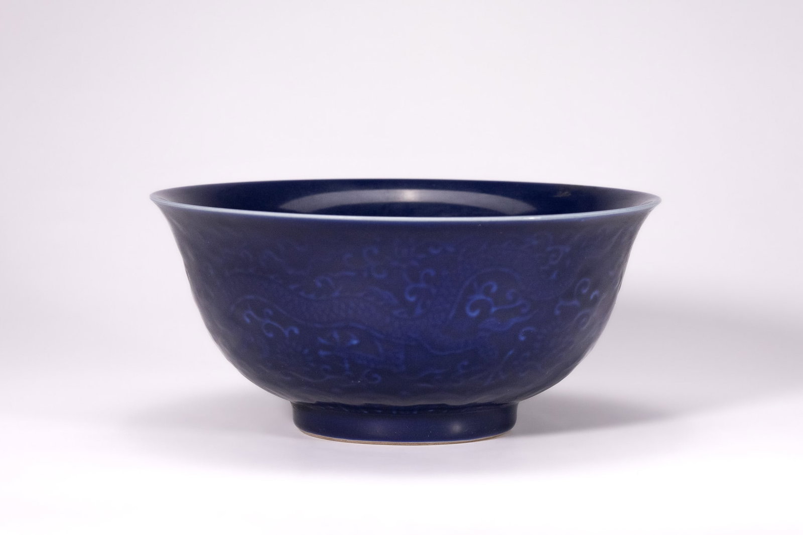 A CHINESE SACRIFICIAL BLUE-GLAZED ANHUA DRAGON BOWL, XUANDE MARK. (1 of 4)