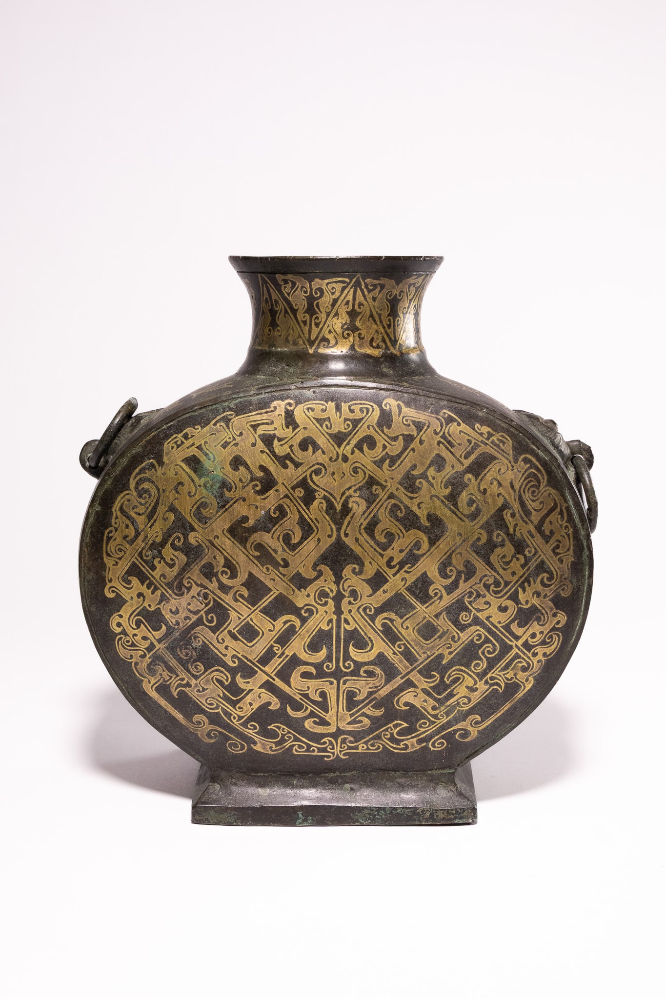 A CHINESE ARCHAISTIC GILT-BRONZE WINE FLASK BIANHU. (1 of 5)