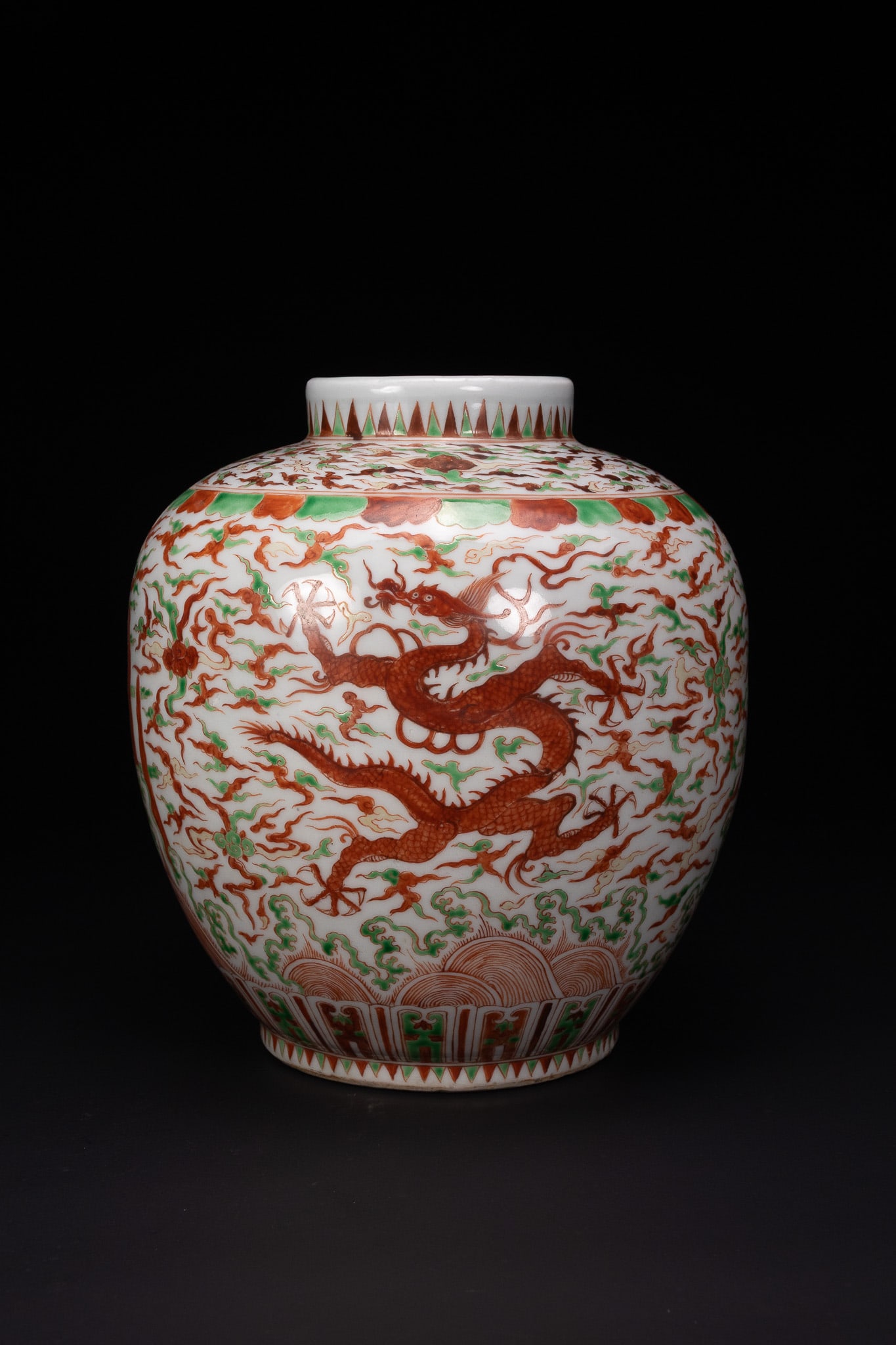 A CHINESE IRON-RED AND GREEN ENAMELLED DRAGON JAR. (1 of 4)