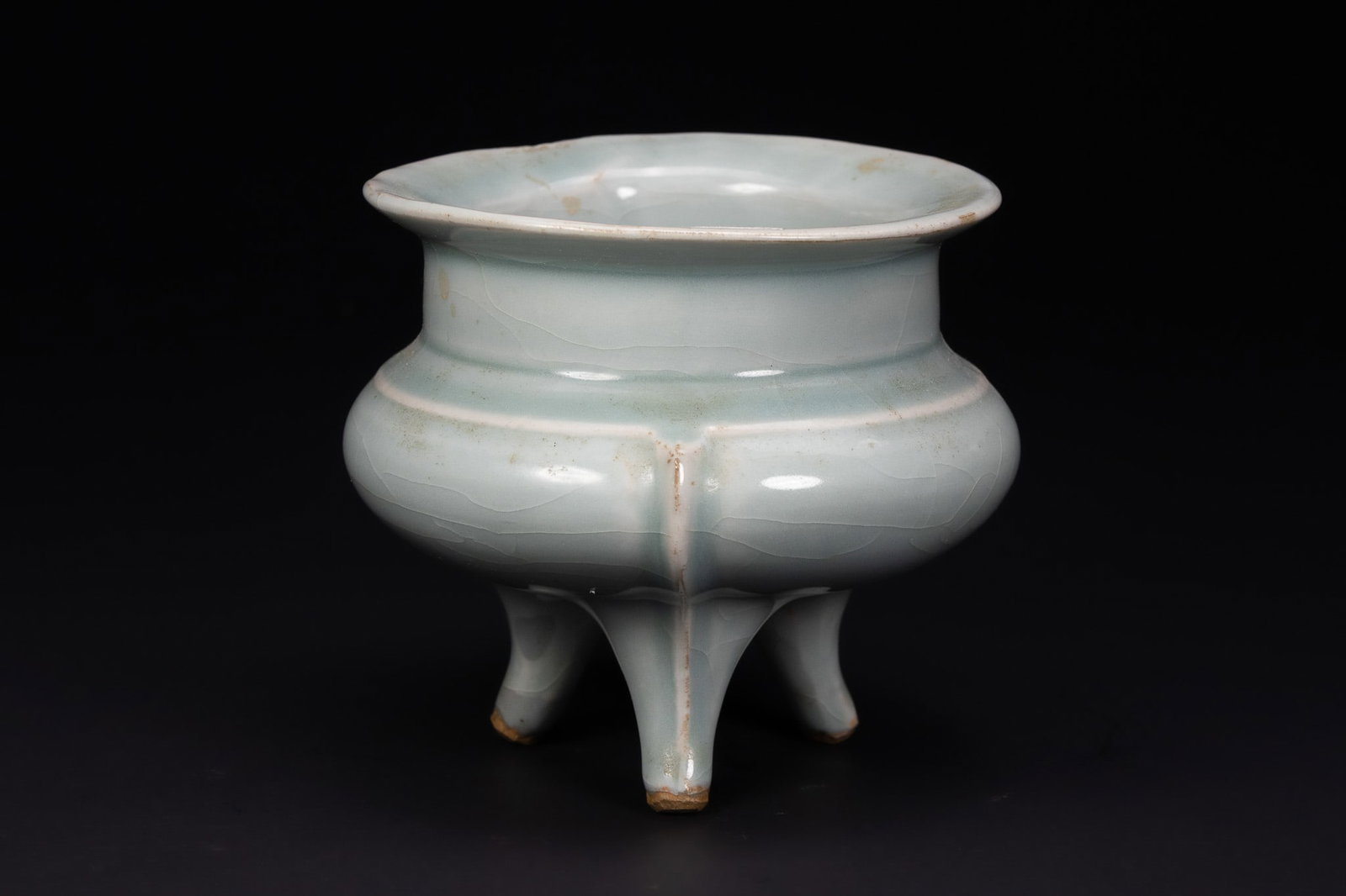 A CHINESE LONGQUAN CELADON-GLAZED TRIPOD CENSER, YUAN-EARLY MING CENTURY, 14TH CENTURY. (1 of 6)