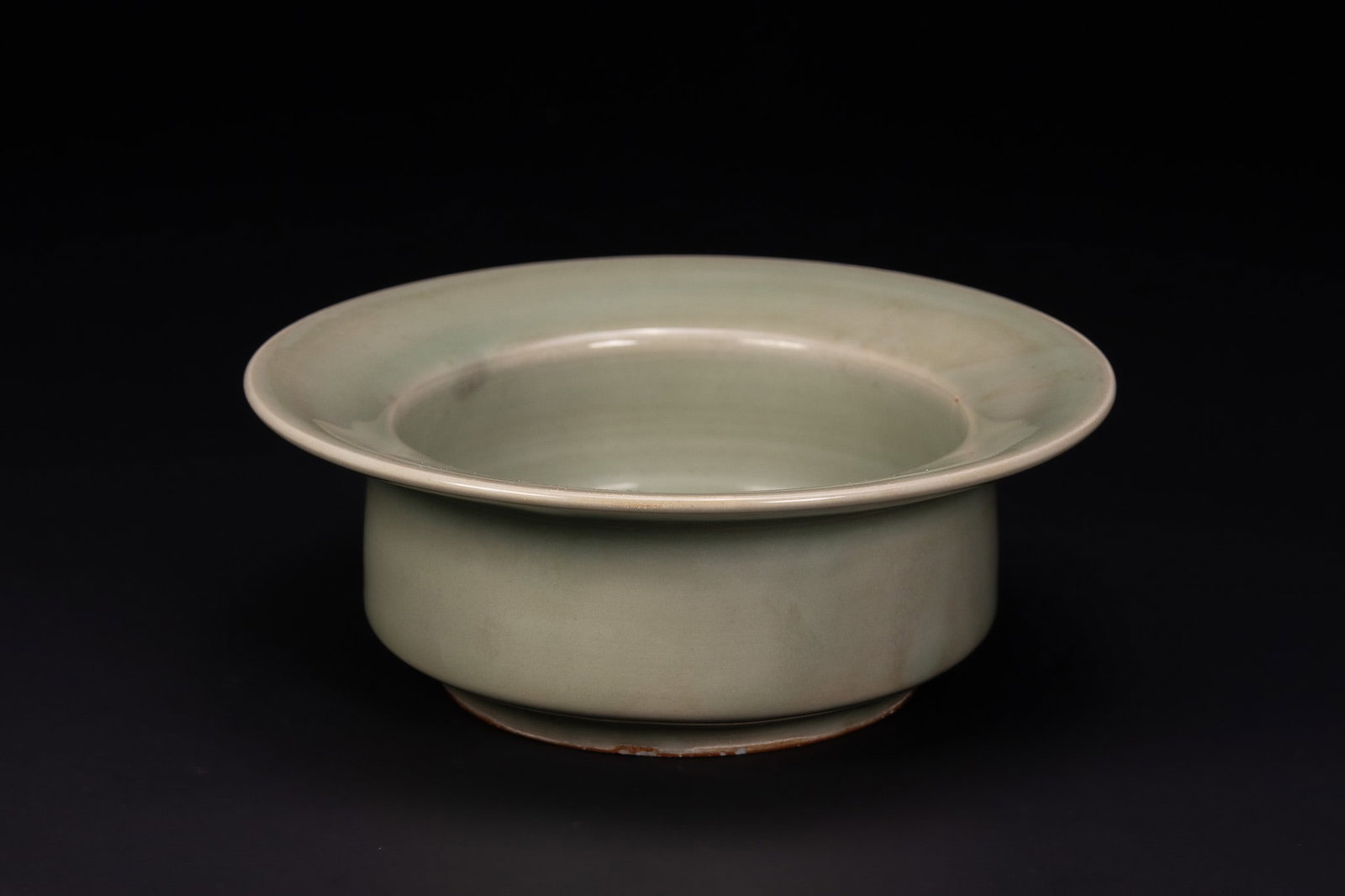 A CHINESE LONGQUAN-STYLE CELADON-GLAZED STONEWARE BASIN. (1 of 3)