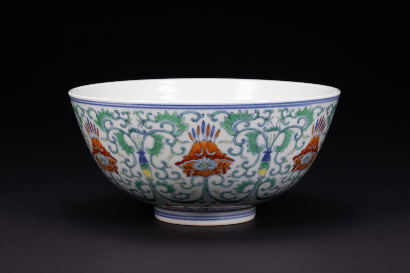 A CHINESE FAMILLE ROSE LOTUS SCROLL BOWL, QING DYNASTY, GUANGXU MARK. (1 of 2)