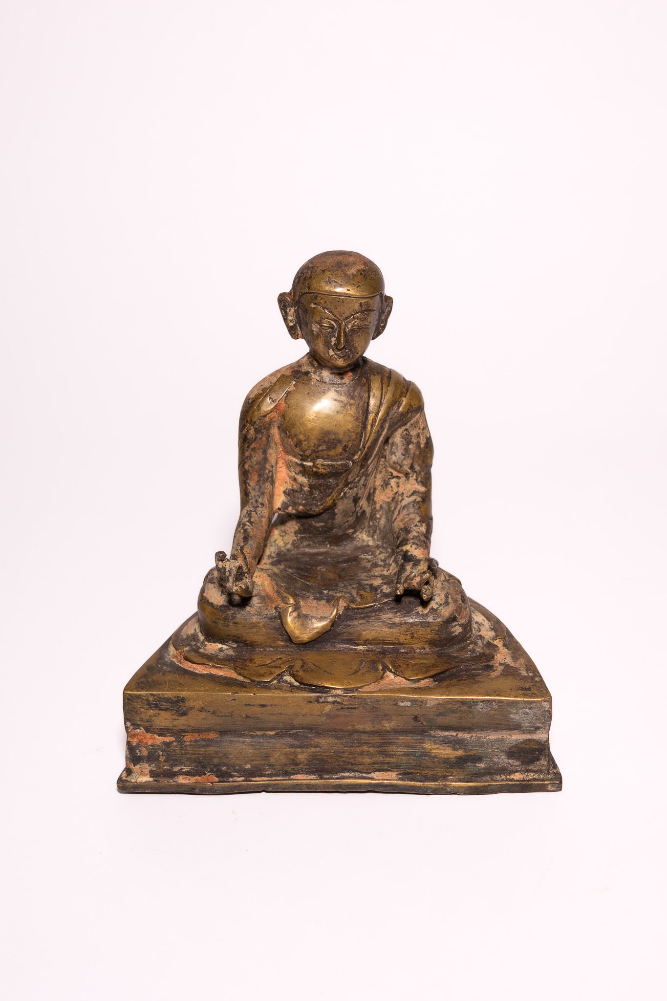 A TIBETAN GILT BRONZE FIGURE OF A LAMA, POSSIBLY THE FIRST PANCHEN LAMA. (1 of 3)
