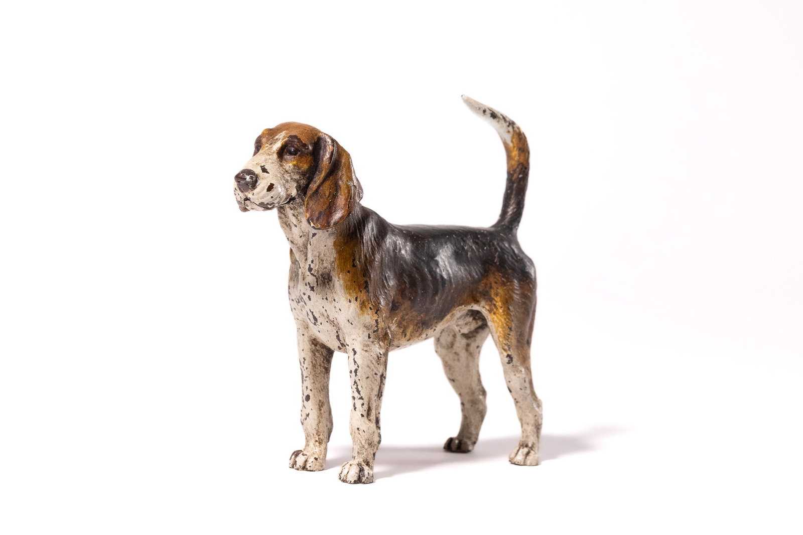 AN AUSTRIAN COLD-PAINTED BRONZE FIGURINE OF A BEAGLE. (1 of 4)