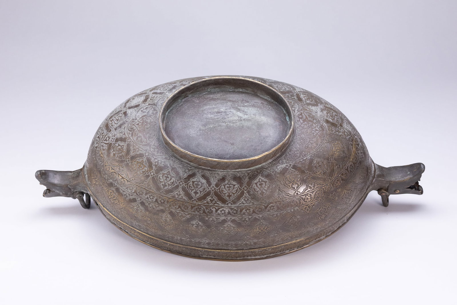 A SAFAVID STYLE BRASS KASHKUL (BEGGAR'S BOWL) WITH DRAGON HANDLES. - 7