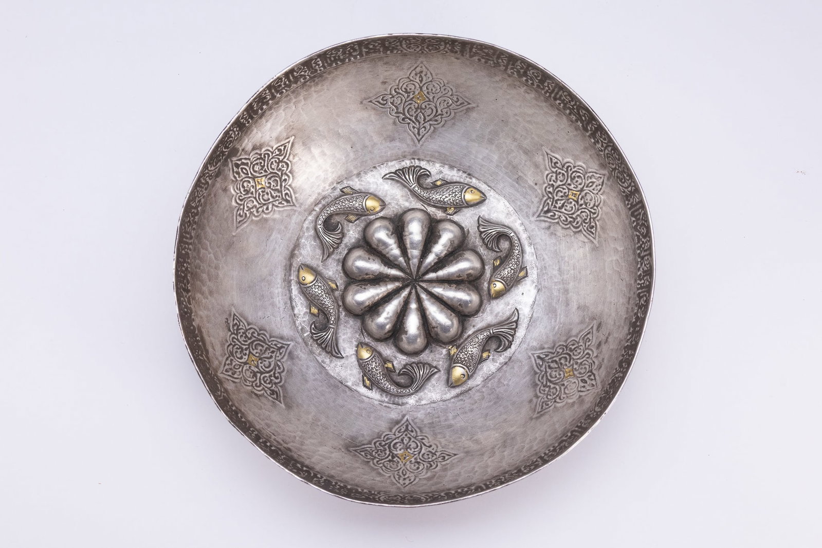A PERSIAN QAJAR STYLE HAMMERED SILVERED AND PARCEL-GILT FISH POND BOWL - 2
