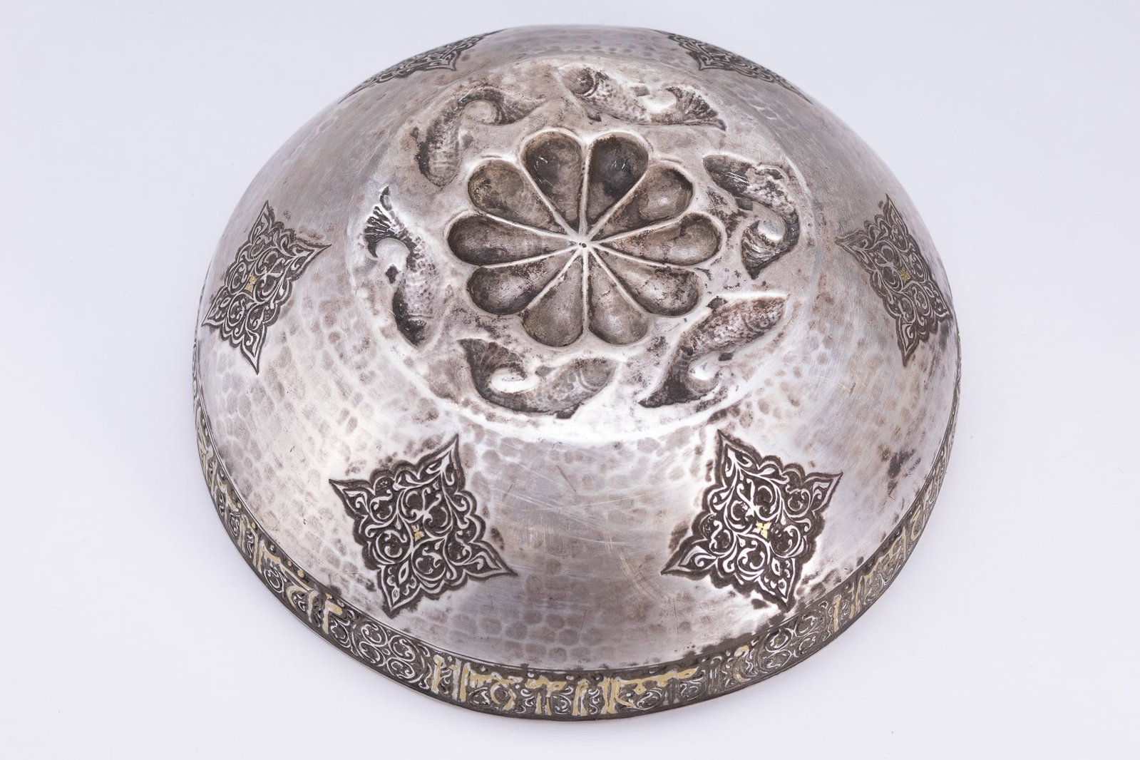 A PERSIAN QAJAR STYLE HAMMERED SILVERED AND PARCEL-GILT FISH POND BOWL - 3