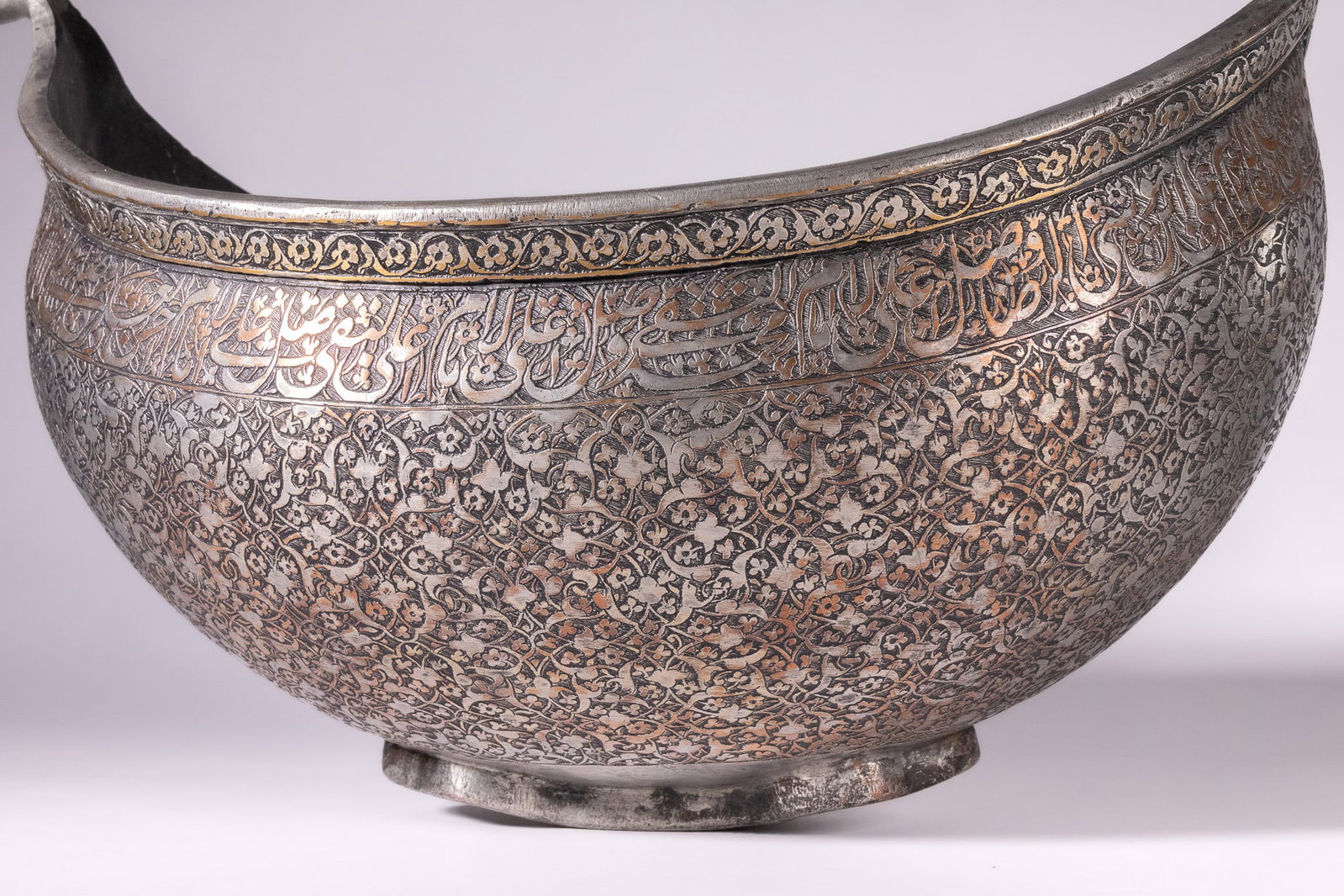 A RARE SAFAVID TINNED-COPPER KASHKUL (BEGGAR'S BOWL), PERSIA, 17TH CENTURY - 2