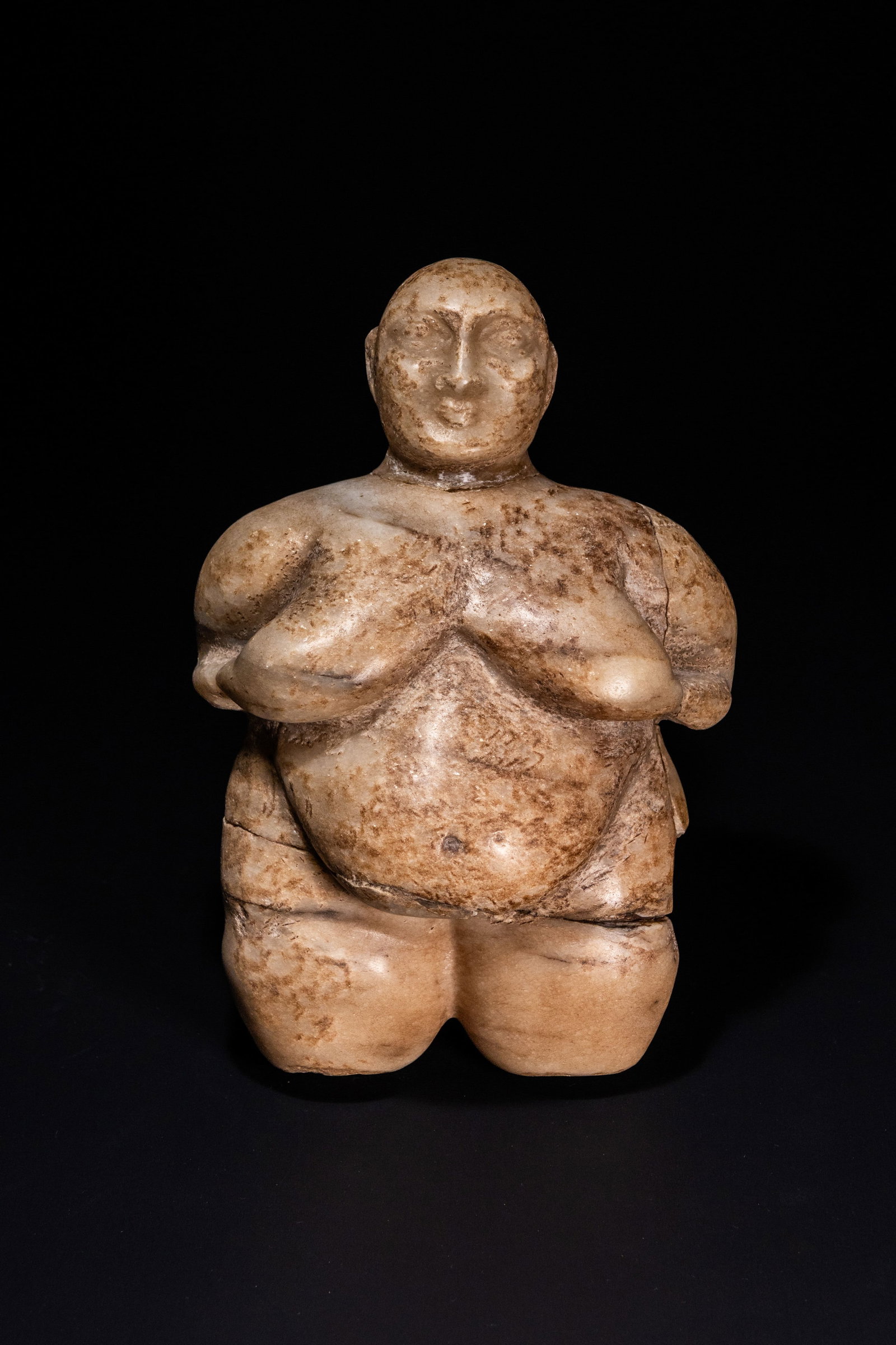 A MESOPOTAMIAN STYLE ALABASTER MOTHER-GODDESS FIGURINE, POSSIBLY 3RD MILLENNIUM BC. (1 of 6)