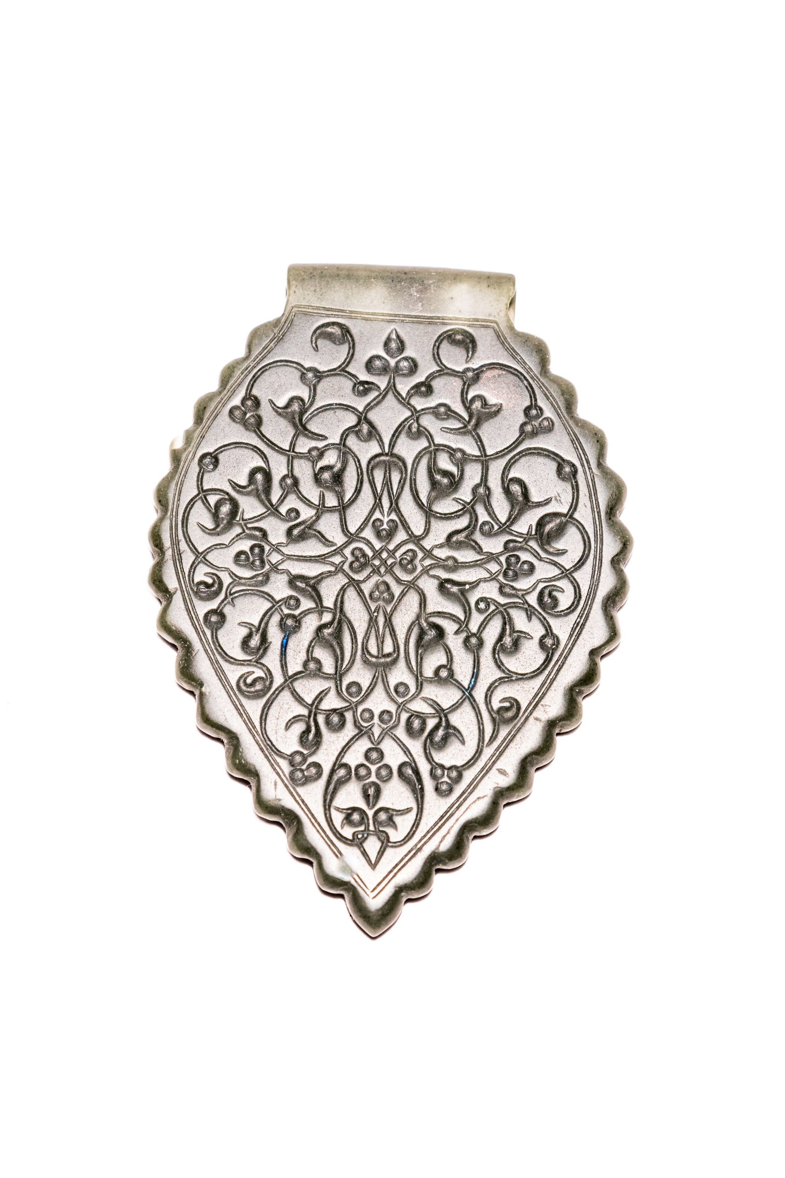 A MUGHAL-STYLE JADE TALISMANIC PENDANT WITH ARABIC INSCRIPTIONS AND FLORAL DECORATION.: A Mughal-style carved dark green jade or hardstone talismanic pendant, of stylised leaf or heart-shaped form, with a scalloped outer edge and an integral transverse suspension loop. The obverse is fin