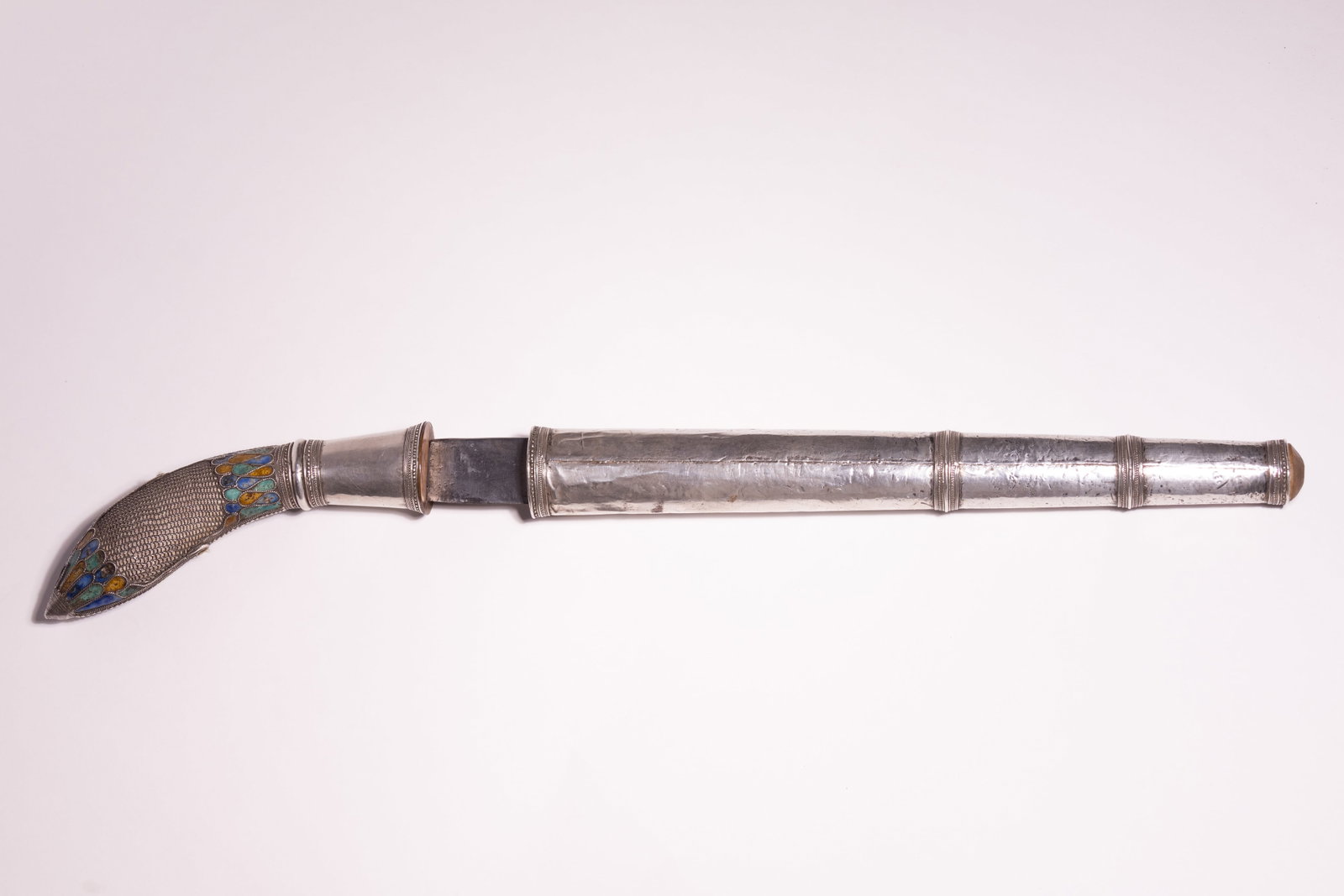 A NORTH AFRICAN KABYLE DAGGER WITH ENAMELLED SILVER HILT AND SCABBARD, 19TH CENTURY. (1 of 3)