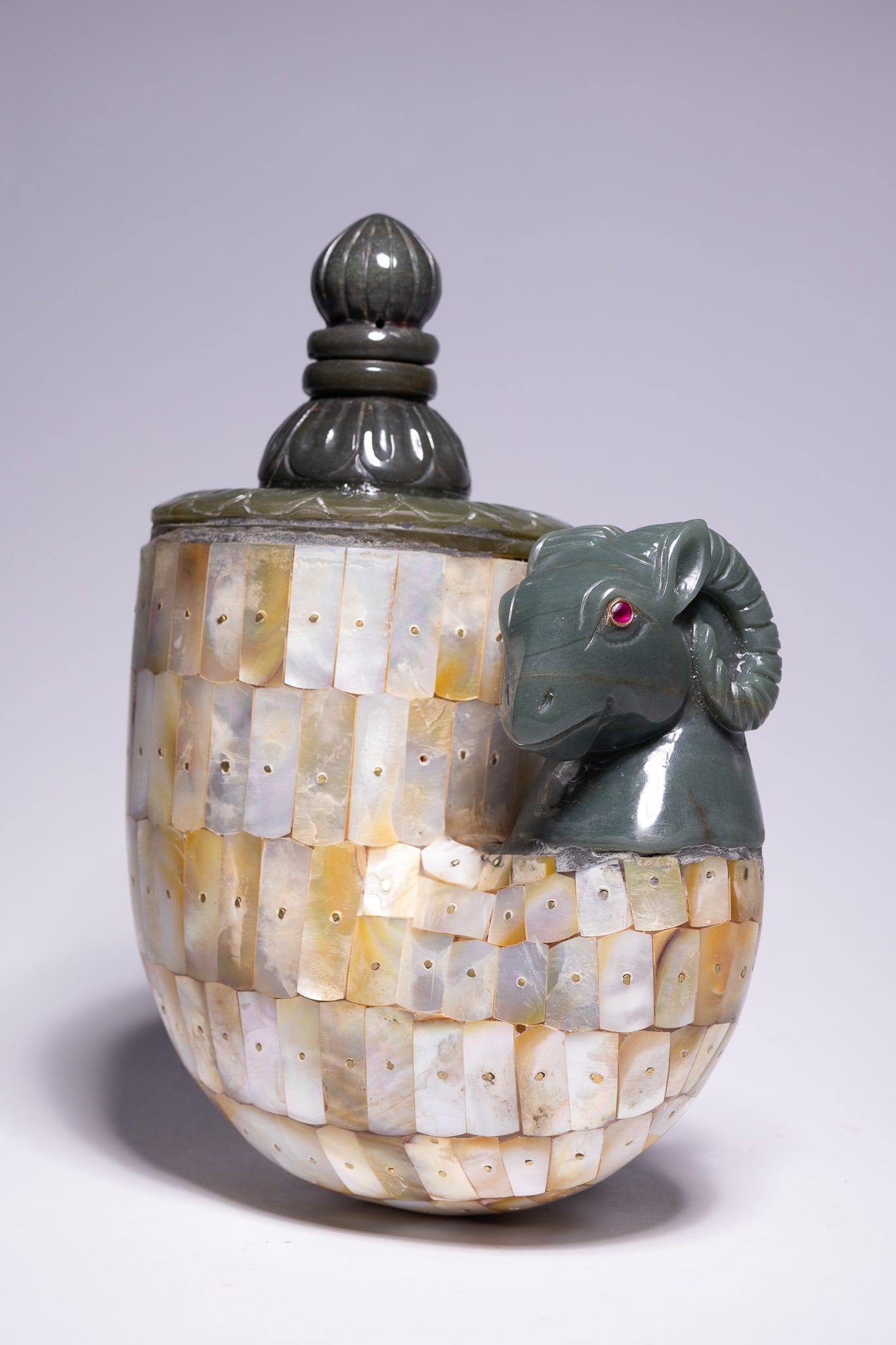 AN INDIAN MUGHAL STYLE MOTHER-OF-PEARL AND JADE FLASK WITH RAM FINIAL. (1 of 4)