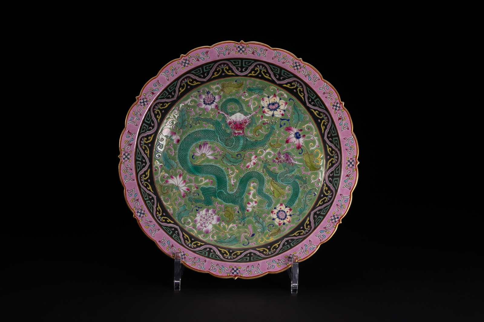 A CHINESE FAMILLE ROSE 'DRAGON' DISH, QIANZHENG MARK.: A finely enamelled porcelain dish of shallow, scalloped form with a gently lobed rim. The interior is richly decorated in famille rose enamels with a sinuous green dragon, shown in dynamic motion amid