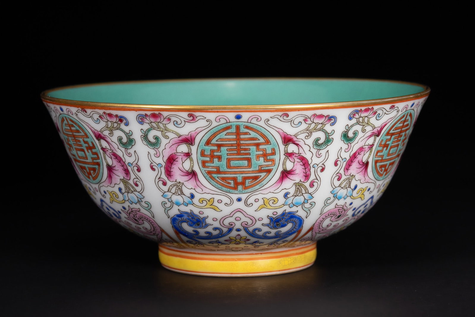A CHINESE FAMILLE ROSE PORCELAIN 'SHOU' BOWL WITH FLORAL SCROLL DECORATION, QIANLONG MARK. (1 of 2)