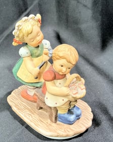 Goebel 'Forever A Friend' Porcelain Figurine (BH 65, 1998)
