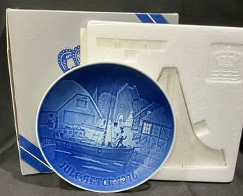 1976 Royal Copenhagen Christmas Plate "Jule After"