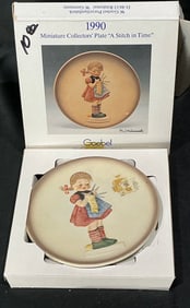 1990 M.I. Hummel Miniature Collector's Plate "A Stitch in Time" by Goebel