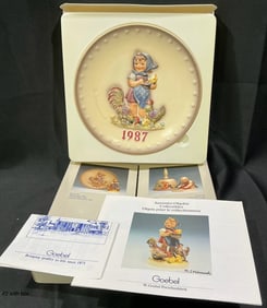 1987 M.I. Hummel Annual Plate "Chick Girl" by Goebel (Hum 283)