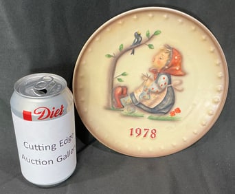 1978 M.I. Hummel Annual Plate "Village Boy" by Goebel (Hum 271)