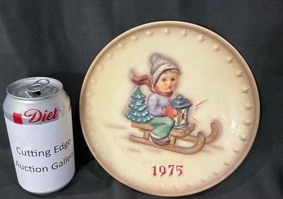 1975 M.I. Hummel Annual Plate "Ride Into Christmas" by Goebel (Hum 268)