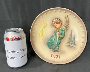 1971 M.I. Hummel Annual Plate "Heavenly Angel" by Goebel (First Edition)
