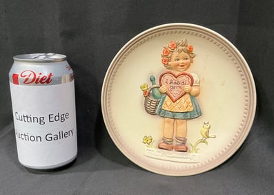 1985 Goebel "Valentine Gift" Collector's Club Exclusive Plate, Hum 738