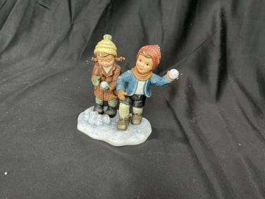 2005 Goebel Hummel A Flurry of Fun BH 313 Figurine