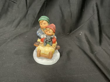 2002 Goebel Hummel Away We Go BH 220 Figurine