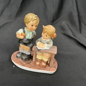2003 Goebel Hummel Making Friends BH 212 Figurine