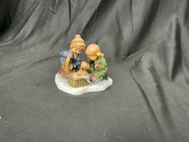 2001 Goebel Hummel Holiday Surprise BH 163 Figurine