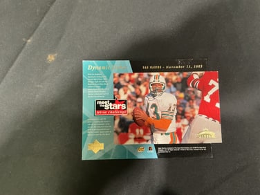 1996 Upper Deck Meet the Stars Trivia Challenge Dan Marino "Dynamic Debut" Die-Cut Insert Card