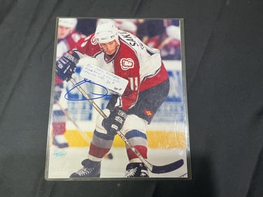 Joe Sakic Signed 8x10 Color Action Photo – Colorado Avalanche (Upper Deck Hologram)