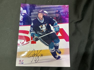 Player Paul Kariya signed Los Angeles Ducks 8x10 Photo
