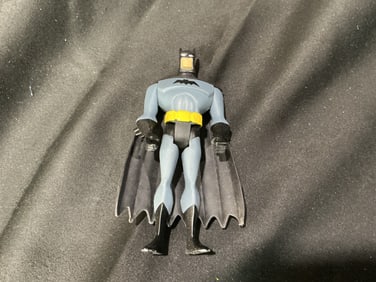 DC Comics Batman Action Figure (Gray Suit, Yellow Belt)