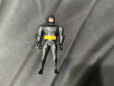 Mattel DC Comics Batman Classic Gray Suit Action Figure with Yellow Utility Belt