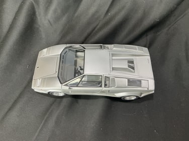Lamborghini Countach 1:18 Scale Die-Cast Model (Silver)