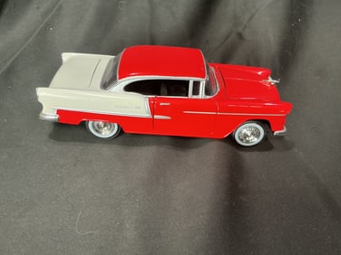 1955 Chevrolet Bel Air 1:24 Scale Die-Cast Model (Red & White)