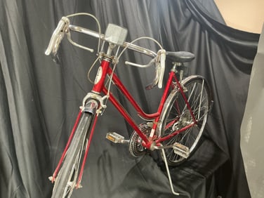 Vintage 1980 Schwinn Suburban Women's 10-Speed Bicycle (Red)