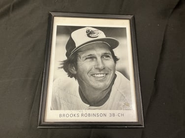 Brooks Robinson Signed 8x10 Portrait Photo (Framed)