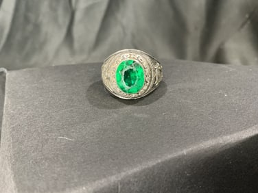 Vintage U.S. Army Special Forces Green Beret Ring with Engraved 'U.S. SPECIAL FORCES' Bezel and