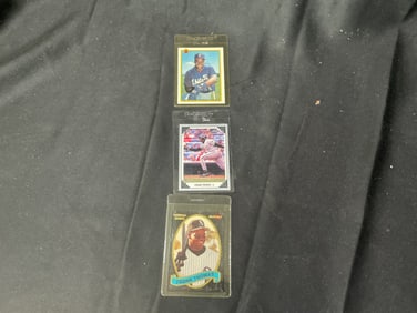 Frank Thomas Baseball Card Group Featuring Multiple Chicago White Sox Issues