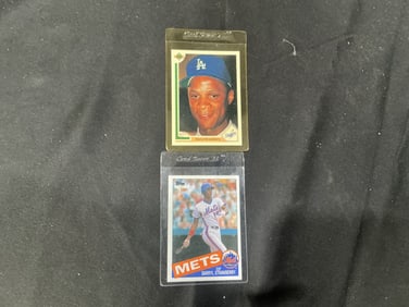Darryl Strawberry Baseball Card Pair Featuring Los Angeles Dodgers and New York Mets Issues