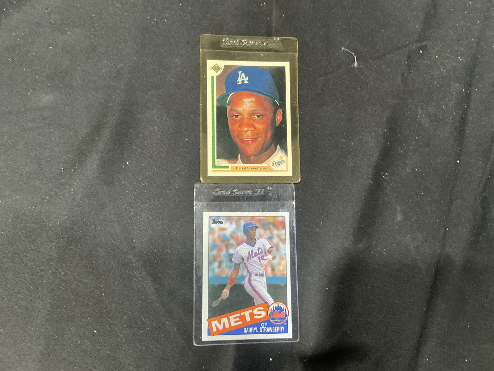 Darryl Strawberry Baseball Card Pair Featuring Los Angeles Dodgers and New York Mets Issues (1 of 2)