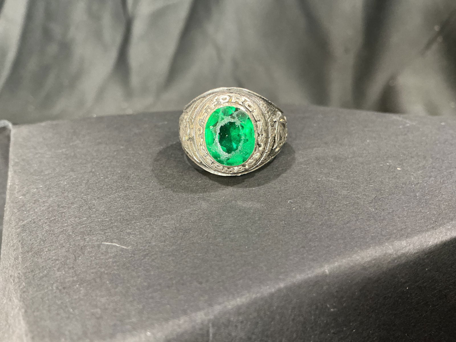 Vintage U.S. Army Special Forces Green Beret Ring with Engraved 'U.S. SPECIAL FORCES' Bezel and (1 of 1)