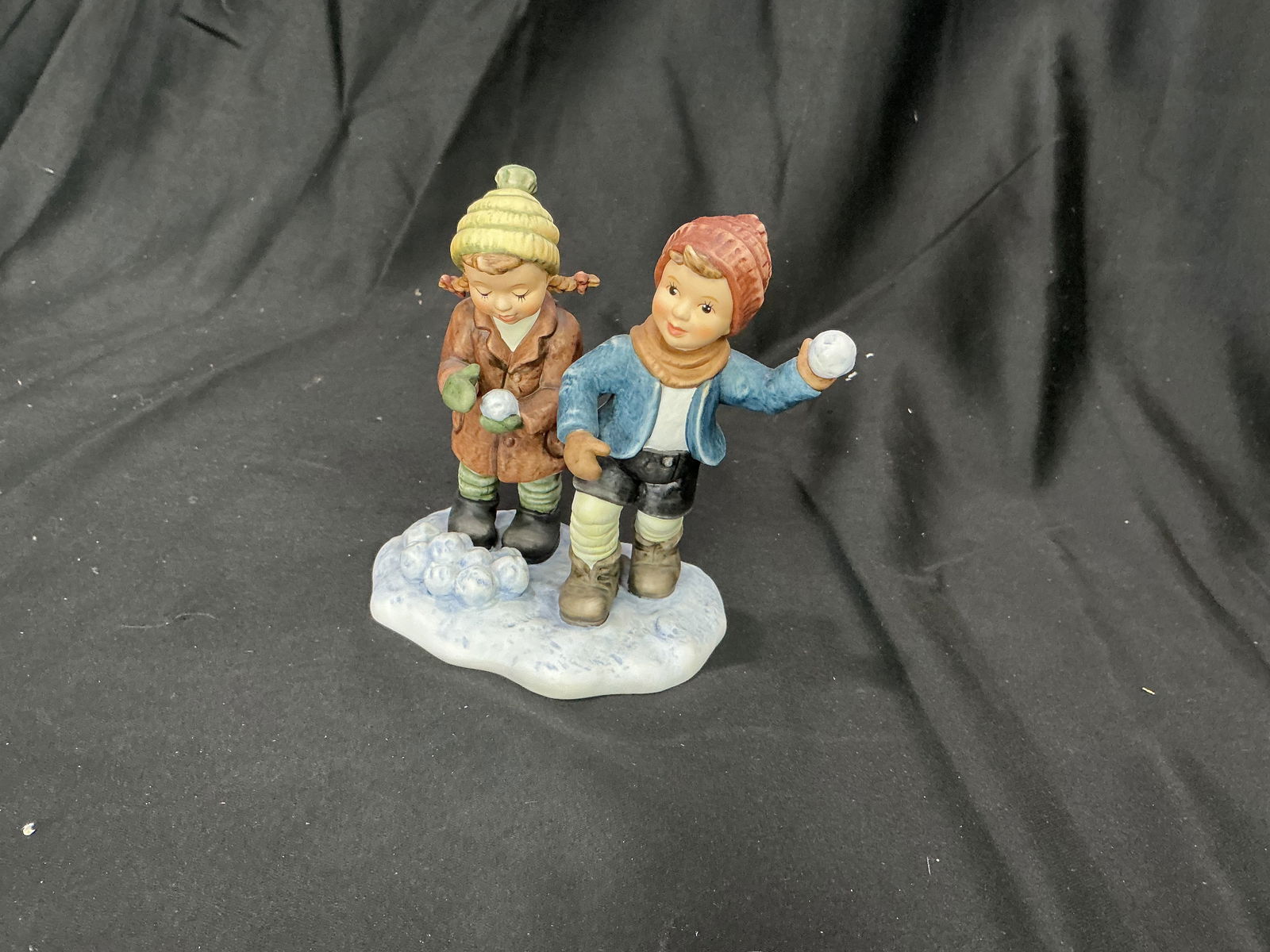 2005 Goebel Hummel A Flurry of Fun BH 313 Figurine (1 of 3)